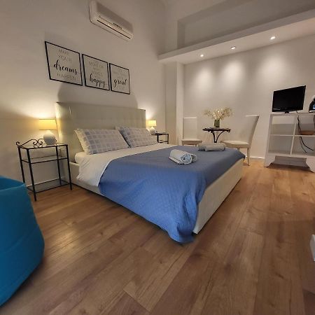 Bed and Breakfast Living Cagliari Marina Екстер'єр фото