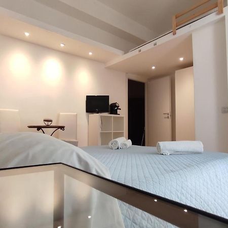Bed and Breakfast Living Cagliari Marina Екстер'єр фото