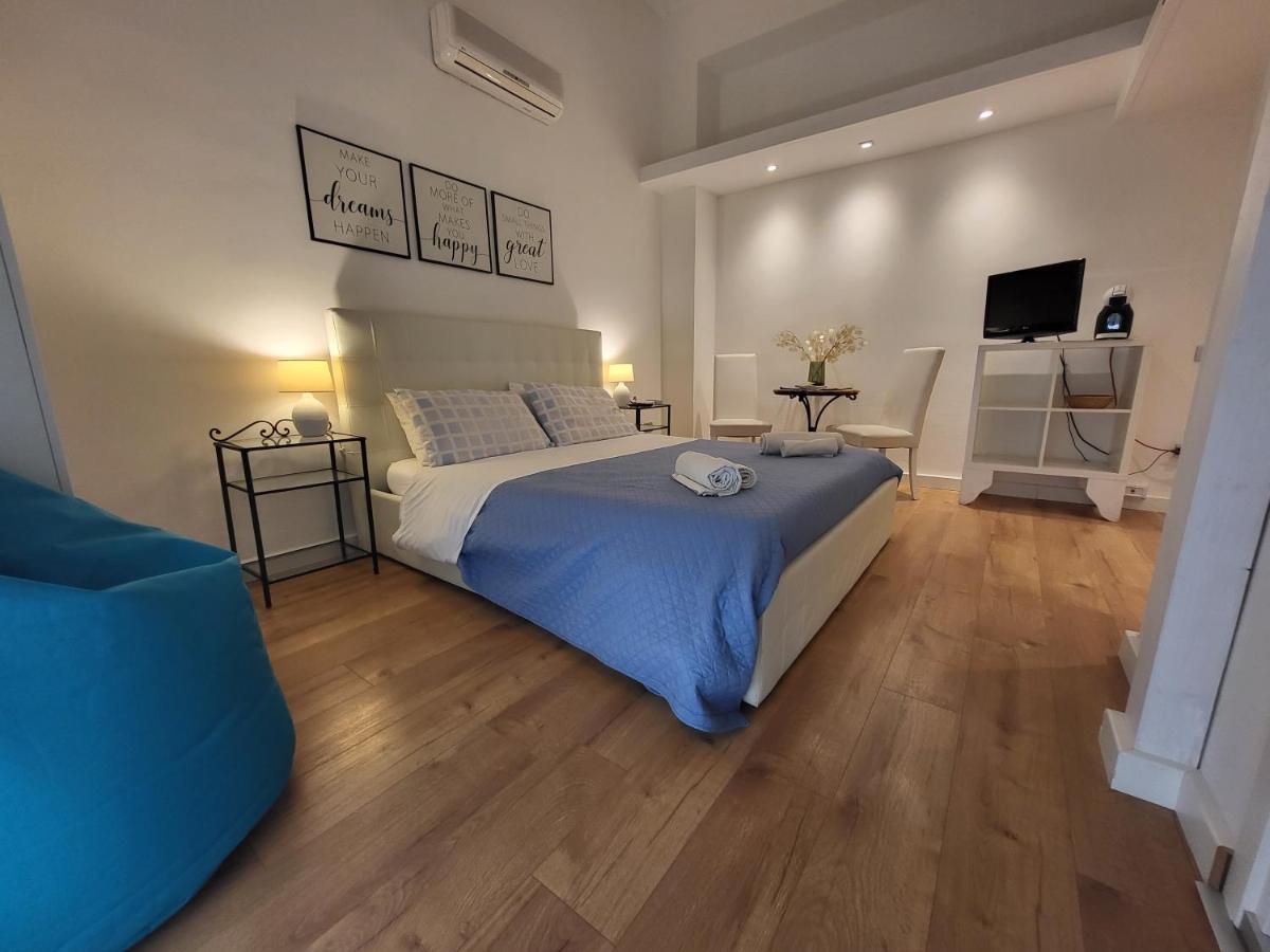 Bed and Breakfast Living Cagliari Marina Екстер'єр фото