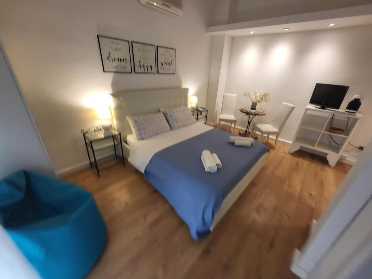 Bed and Breakfast Living Cagliari Marina Екстер'єр фото