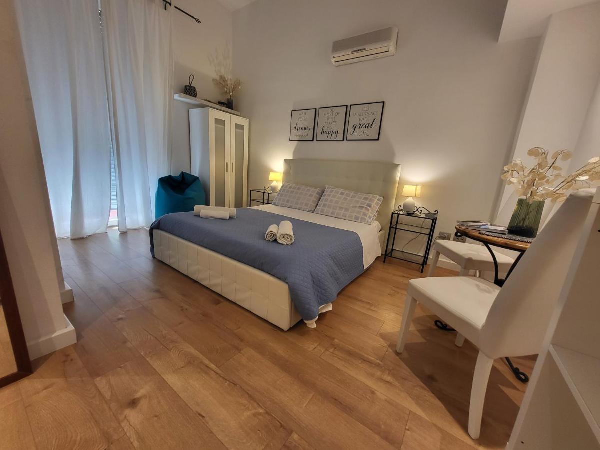 Bed and Breakfast Living Cagliari Marina Екстер'єр фото