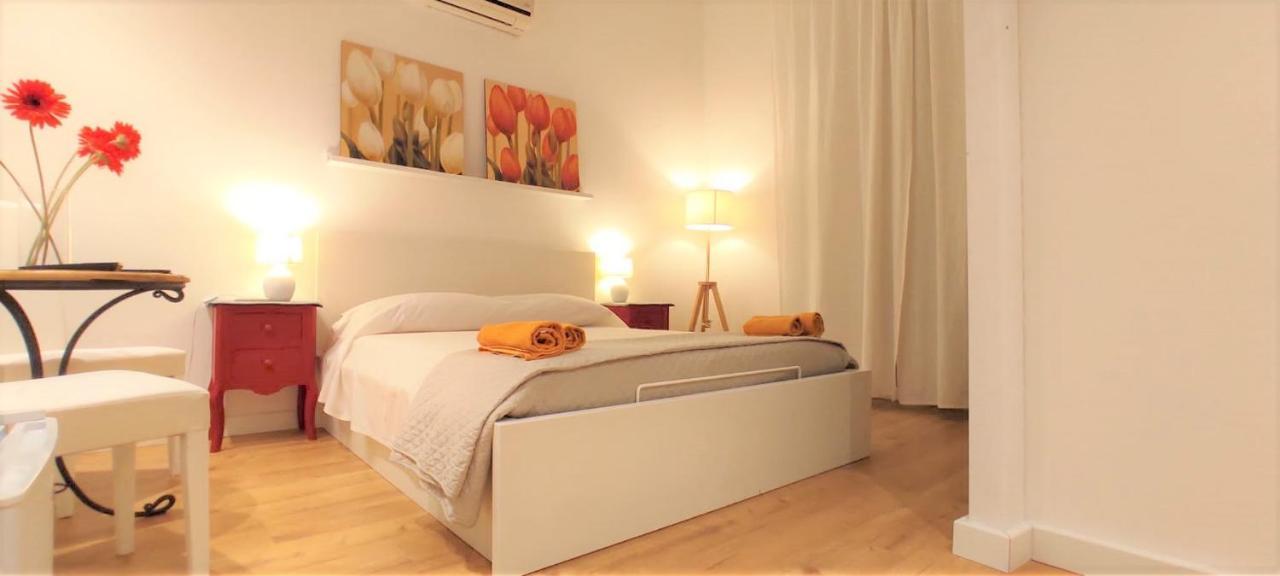 Bed and Breakfast Living Cagliari Marina Екстер'єр фото