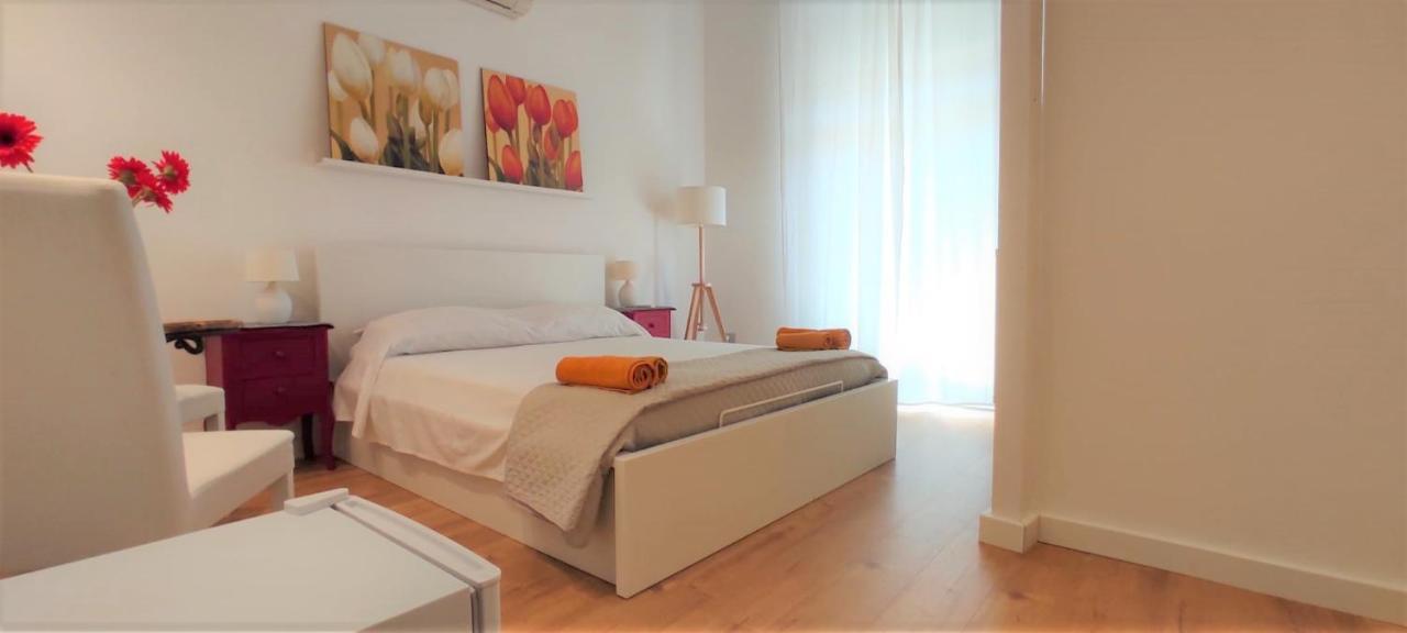 Bed and Breakfast Living Cagliari Marina Екстер'єр фото