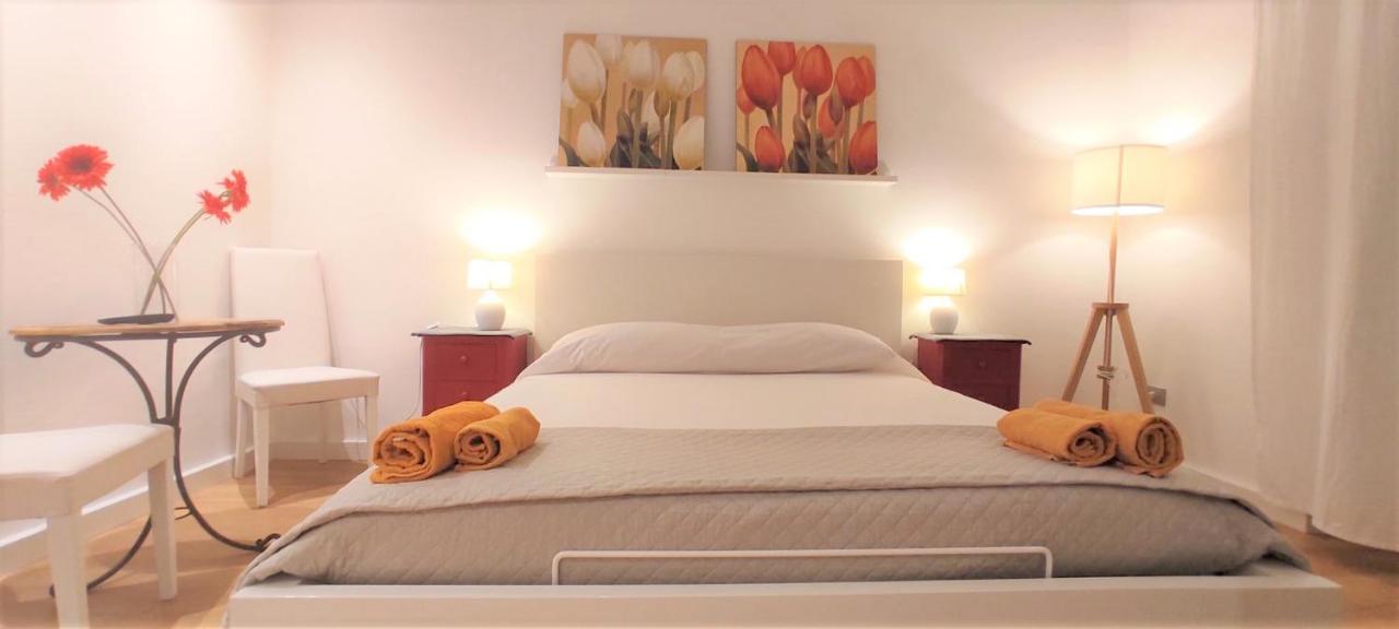 Bed and Breakfast Living Cagliari Marina Екстер'єр фото